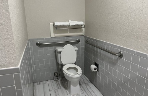 East Downtown Houston Hotel | Comfortable Scott Inn Suites in Vibrant Downtown Houston