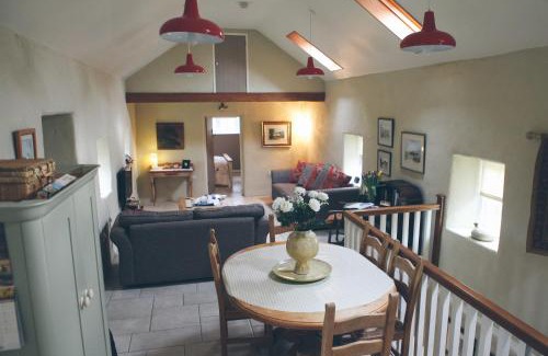 Cookstown House | Experience Scott's Barn: Oceanfront Getaway with Hot Tub