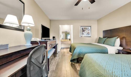 North Fremont Street Hotel | Family-Friendly Stay at Scottish Fairway Inn with Kitchen Access