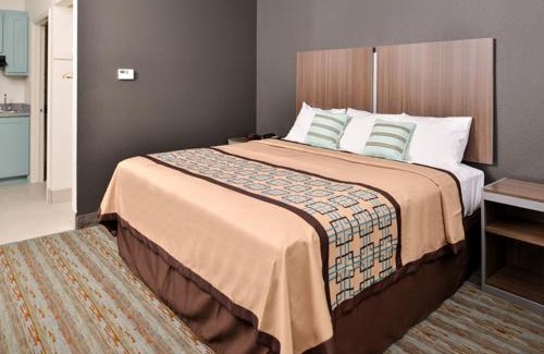 Conroe Hotel | Comfortable Stay at Scottish Inn & Suites - Conroe, 8.2/10