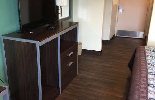 Southeast Houston Hotel | Convenient Stay at Scottish Inn & Suites - Hobby Airport