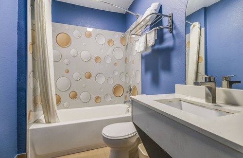 Original Town Hotel | Welcoming Scottish Inn: Spa & Breakfast Awaits You
