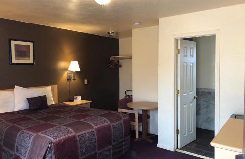 Winnemucca Hotel | Cozy Scottish Inn Winnemucca: Pet & Child-Friendly Stay