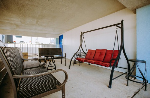 Clear Lake Shores Hotel | Convenient Scottish Inns and Suites Steps from Kemah Boardwalk