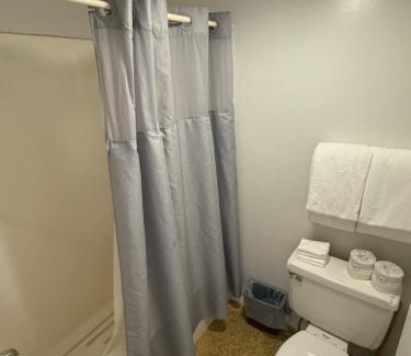 Osage Beach Hotel | Cozy Scottish Inns Motel with Oceanfront Views in Osage Beach