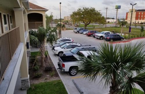 Bay City Hotel | Welcoming Scottish Inns & Suites with Family-Friendly Amenities