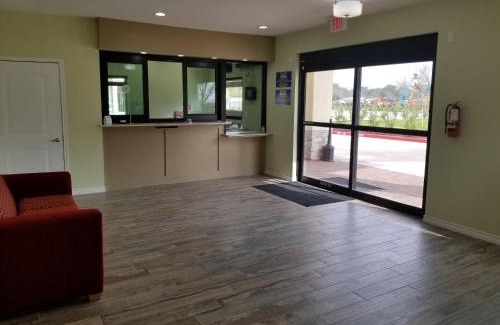 Bay City Hotel | Welcoming Scottish Inns & Suites with Family-Friendly Amenities