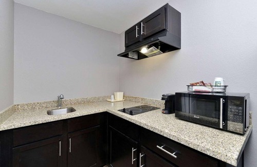 Cotulla Hotel | Budget-Friendly Scottish Inns & Suites with Family Amenities