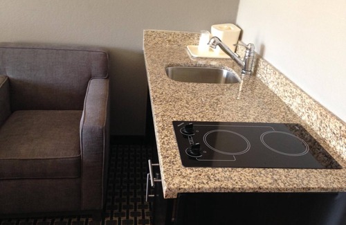 Cotulla Hotel | Budget-Friendly Scottish Inns & Suites with Family Amenities