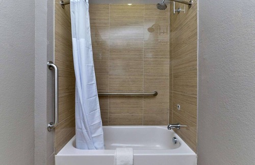 Cotulla Hotel | Budget-Friendly Scottish Inns & Suites with Family Amenities