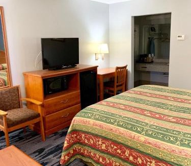 Washington Ave./ Memorial Park Hotel | Budget-Friendly Scottish Inns on Westcott Street for Families