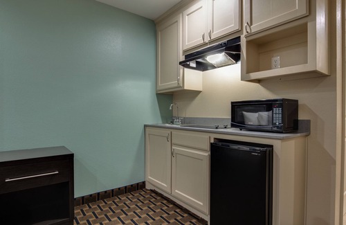 Fort Worth Hotel | Convenient Stay at Scottish Inns White Settlement with Breakfast