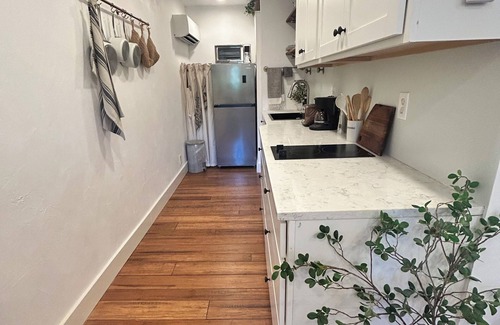 Caroline Apartment | Scottland Yard Farm - The Caretaker's Quarters