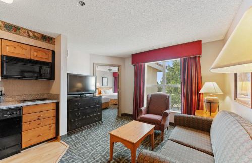 Central Scottsdale Apartment | Pet-Friendly Scottsdale Apartment with Pool & Hot Tub