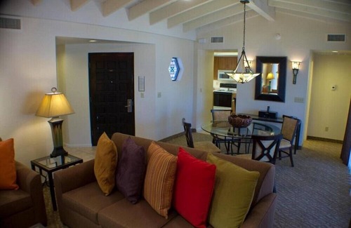 Arcadia Condo | Inviting Scottsdale Camelback Resort: 2BR Condo with Jacuzzi