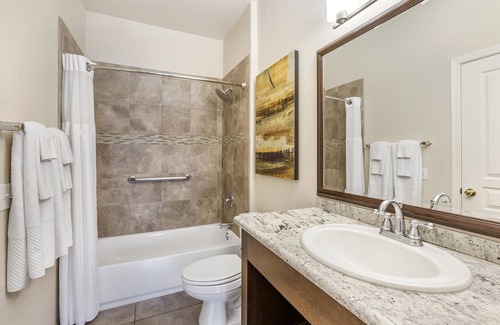 Scottsdale Links Resort | Accessible 1-Bedroom King Suite at Scottsdale Links Resort