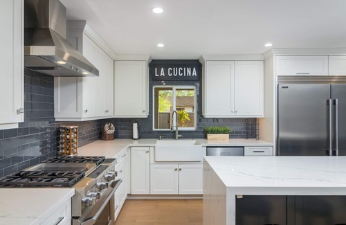 Cox Heights House | Modern Retreat Near Old Town with Pool and Game Room