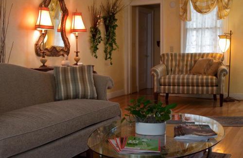 Madison Center Bed & Breakfast | Experience Comfort at Scranton Seahorse Inn – Pet Friendly!