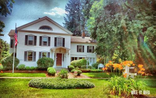 Madison Center Bed & Breakfast | Experience Comfort at Scranton Seahorse Inn – Pet Friendly!