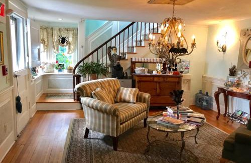 Madison Center Bed & Breakfast | Experience Comfort at Scranton Seahorse Inn – Pet Friendly!