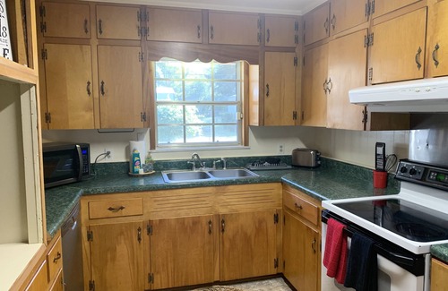 Pendleton House | Inviting Home with Screened Porch, Pet Friendly & More