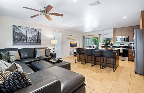 Greater South River City House | Explore Soco Charmer: Family-Friendly with Breakfast Included