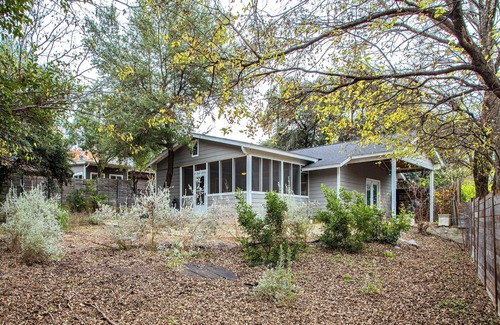 Greater South River City House | Explore Soco Charmer: Family-Friendly with Breakfast Included