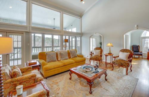 Jones Mills Villa | Screened-In Porch with Views Hot Springs Getaway!