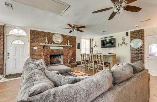 Charleston House | Comfortable Charleston Home Just 3 Miles from Folly Beach