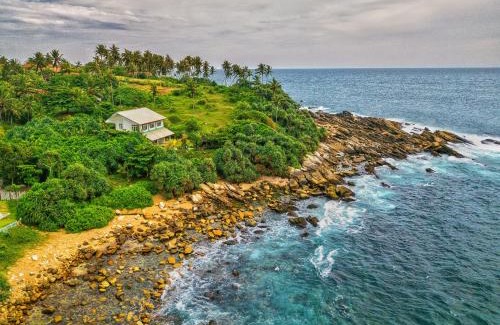 Nilwella House | Discover Screwpine Beach Villa with Private Oceanfront Access