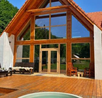 Scrind-Frasinet Ski Chalet | Guest Rated 9.9: Madleine Chalet with Hot Tub, Family Friendly