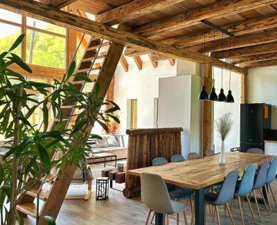 Scrind-Frasinet Ski Chalet | Guest Rated 9.9: Madleine Chalet with Hot Tub, Family Friendly