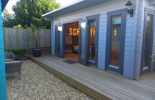 Par Ski Chalet | Oceanfront Delight - Deluxe Cabin with Courtyard View