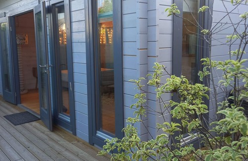 Par Ski Chalet | Oceanfront Delight - Deluxe Cabin with Courtyard View