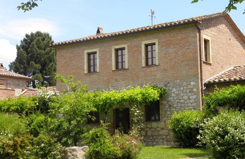 Monteleone d'Orvieto Apartment | Relax at Scuderia in Farmhouse Borgo Santa Maria Retreat