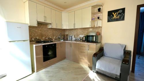 Dilijan Villa | Exceptional SD House: Family-Friendly Stay with Breakfast