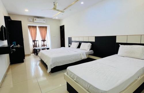 Shravanabelagula Hotel | Comfortable SDK Residency: Family and Pet-Friendly Stay
