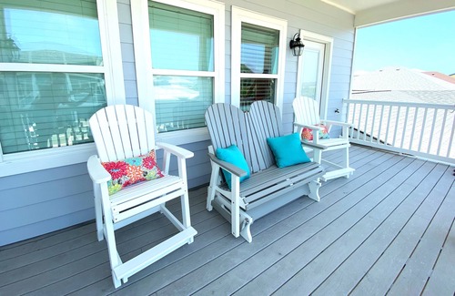 Safe Harbor House | Beachfront Bliss at Sassy Seahorse: Pet Friendly Retreat