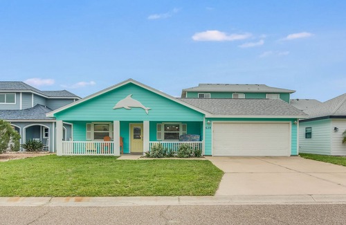 Safe Harbor House | Experience the Diving Dolphin: Oceanfront Bliss Awaits