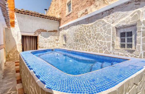 Monovar House | Señores: Family-Friendly Getaway with Pool & Pet Amenities