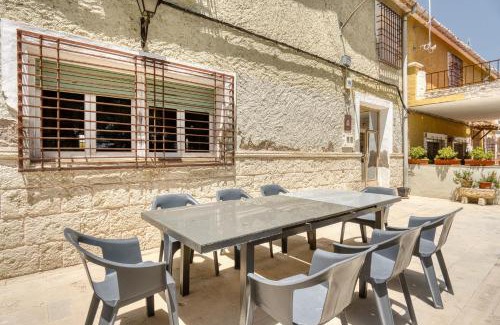 Monovar House | Señores: Family-Friendly Getaway with Pool & Pet Amenities