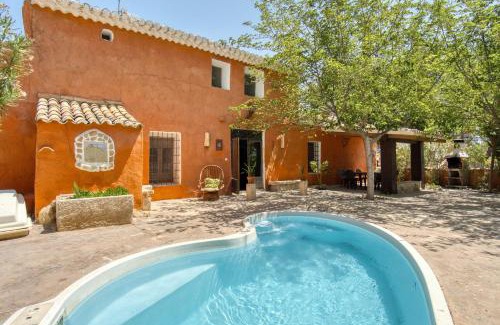 Monovar House | Señores y Tía Juana: Family-Friendly Retreat with Pool