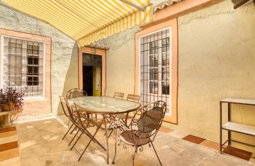 Monovar House | Señores y Tía Juana: Family-Friendly Retreat with Pool