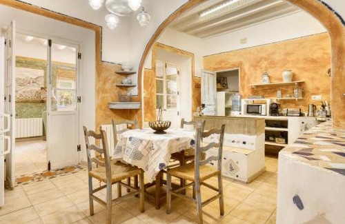 Monovar House | Señores y Tía Juana: Family-Friendly Retreat with Pool