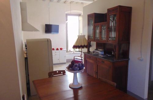 Arcevia Apartment | Cozy Palazzo d'Arcevia: A Family-Friendly Getaway