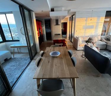 Strand Apartment | Oceanfront Designer Apartment with Sea and Mountain Views