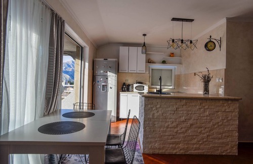 Dobrota Apartment | Relaxing Sea and Nature View Flat with Balcony in Kotor