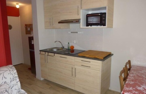 Damgan Apartment | Beachside Retreat: Walk to Sea & Shops, Ideal for Families