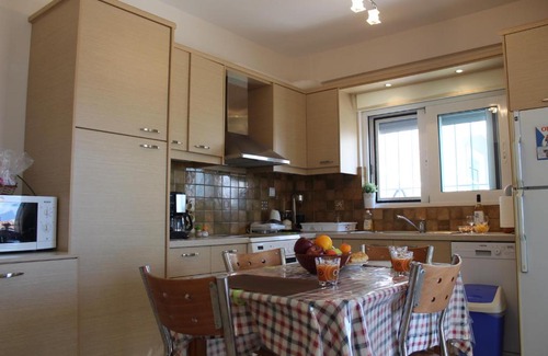 Perigiali House | Cozy Sea and Sky Retreat with Kitchen Amenities