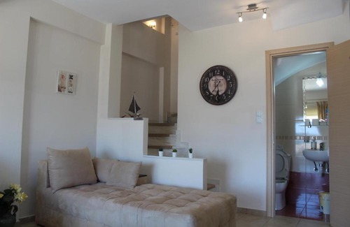 Perigiali House | Cozy Sea and Sky Retreat with Kitchen Amenities
